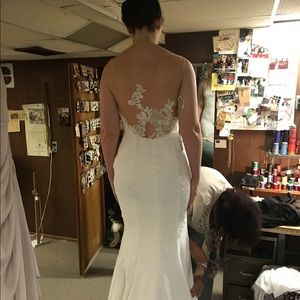 Stunning Pronovias Wedding Gown - full veil will be included